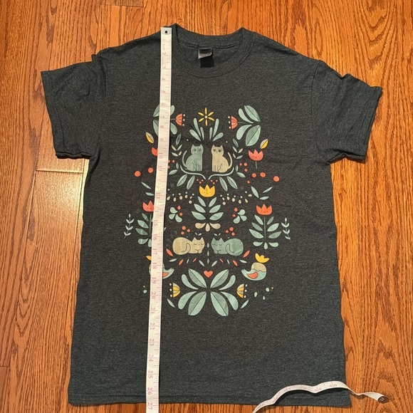 NWOT Swedish Folk Cats Classic T-Shirt Size Small - Picture 8 of 8